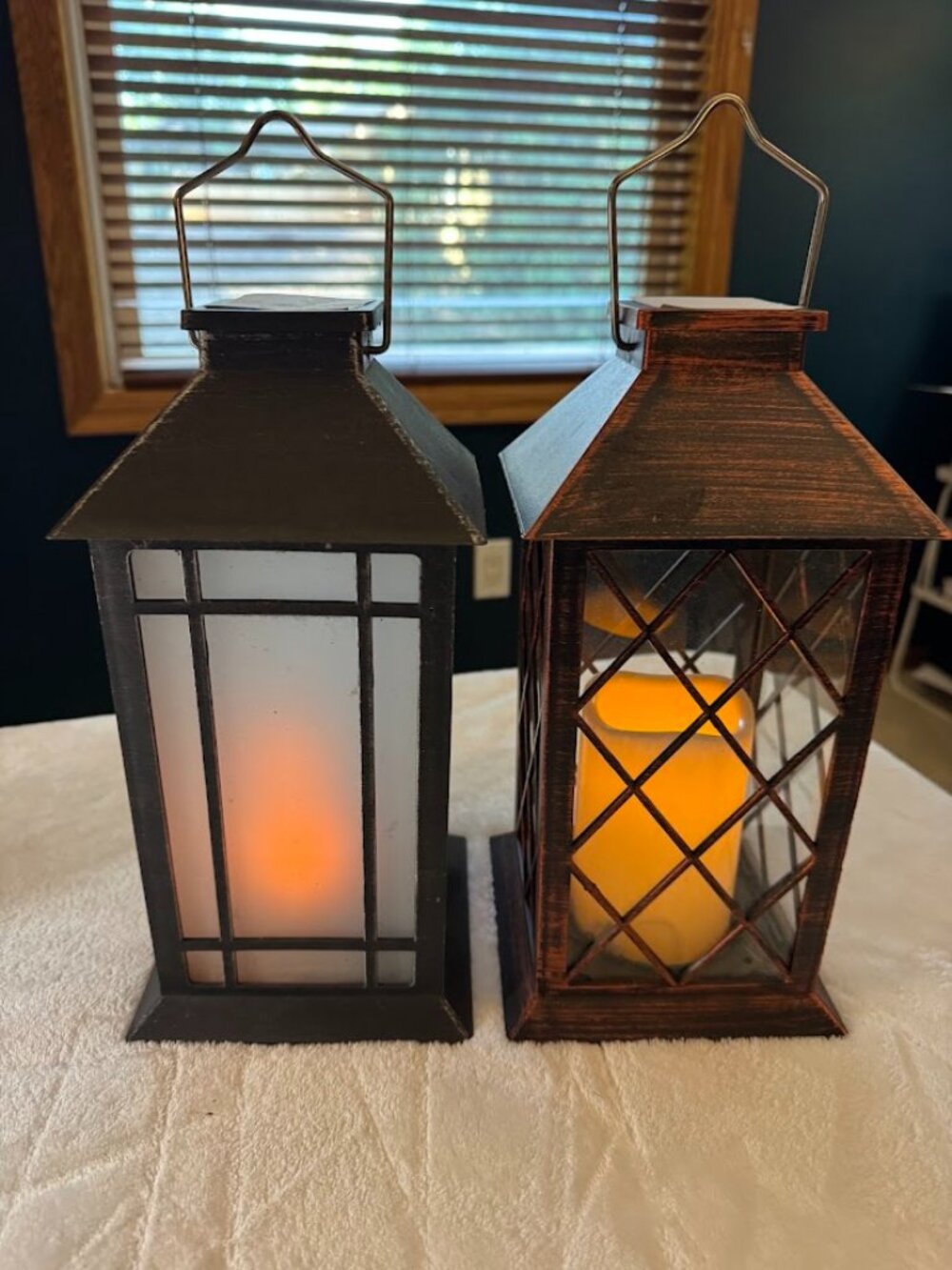 Set of 2 Solar Outdoor Lanterns